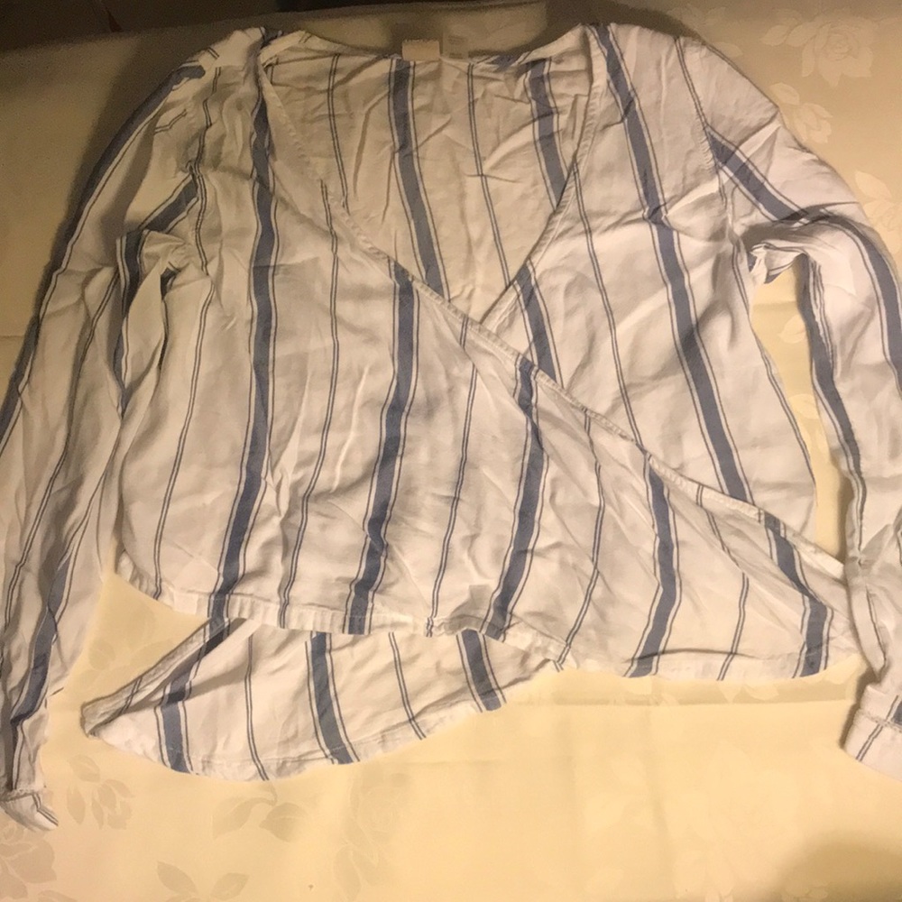 Roxy wrap blouse, white and blue. Size XS. In great condition.